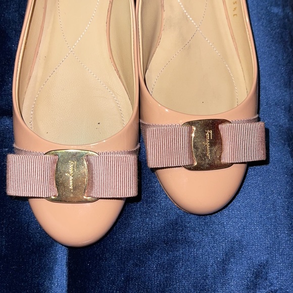 Nude Ferragamo flats - Picture 2 of 3